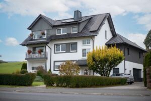 Vorderansicht Mehrfamilienhaus